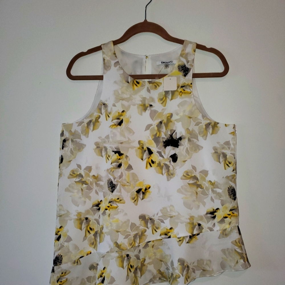 NWT DKNYC Halter blouse size M, fits up to Large.